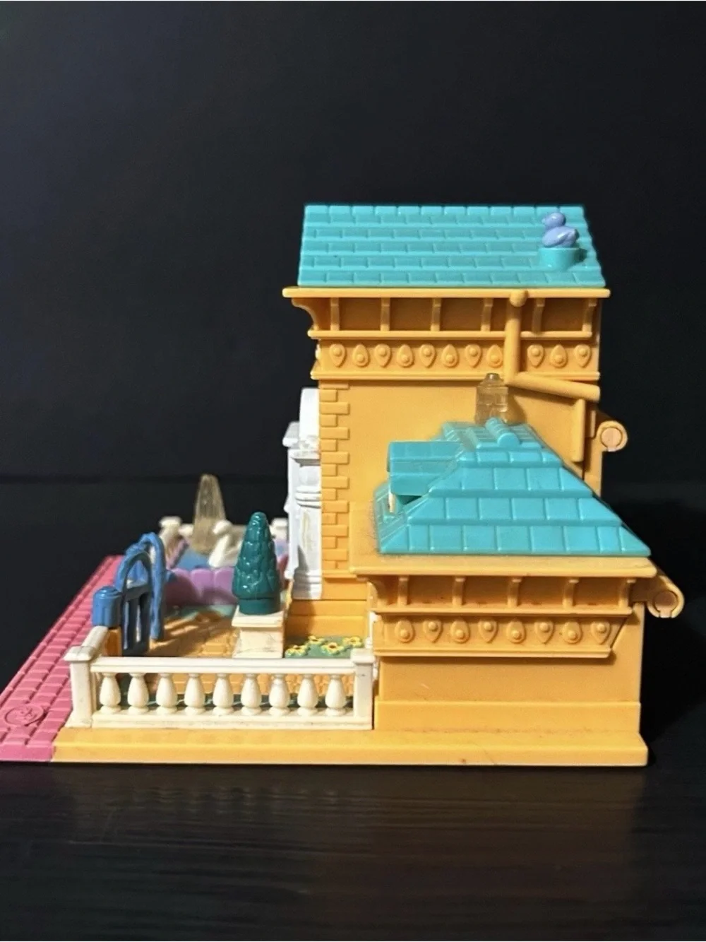 Vintage 1994 Bluebird Poly Pocket Light Up Hotel, Some Lights Work, No Figures
